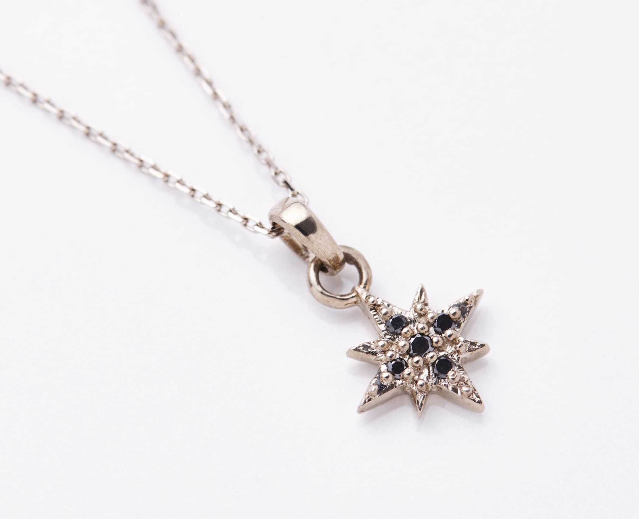 Lucia  Necklace  ホワイトゴールド